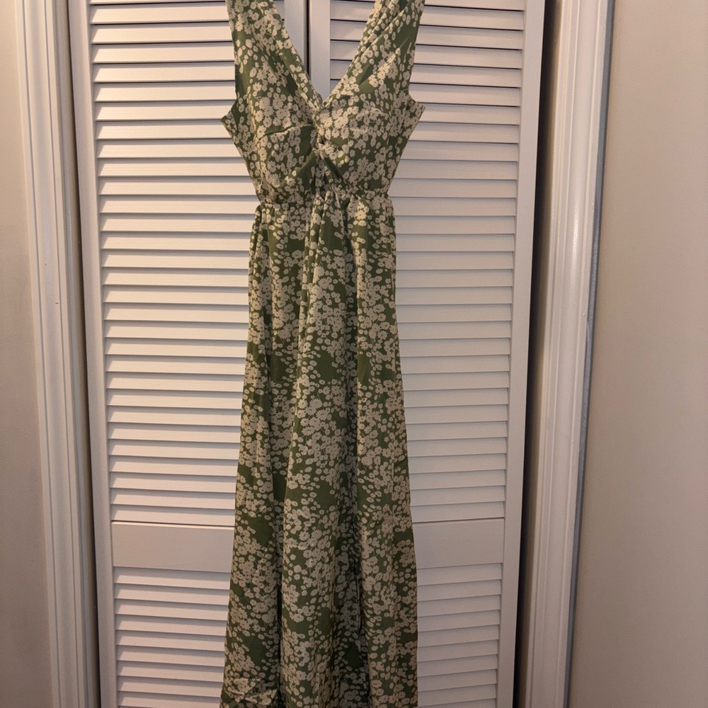 Green and White Sleeveless V-Neck Maxi Sundress for Weddings